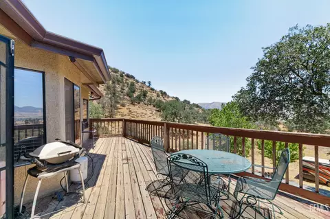 Exterior - 21800 Quail Springs Rd, Tehachapi, CA 93561 photo 4 of 5