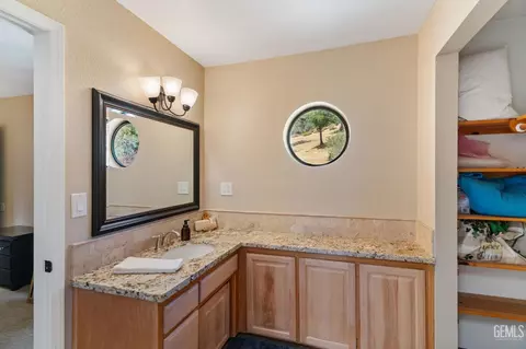 Bath - 21800 Quail Springs Rd, Tehachapi, CA 93561 photo 5 of 7