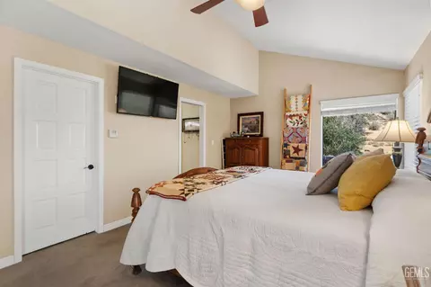 Bedroom - 21800 Quail Springs Rd, Tehachapi, CA 93561 photo 2 of 7