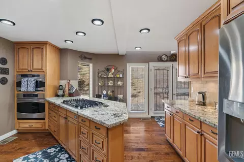 Kitchen - 21800 Quail Springs Rd, Tehachapi, CA 93561 photo 4 of 4