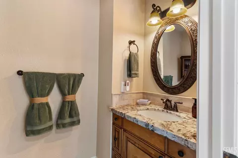 Bath - 21800 Quail Springs Rd, Tehachapi, CA 93561 photo 6 of 7