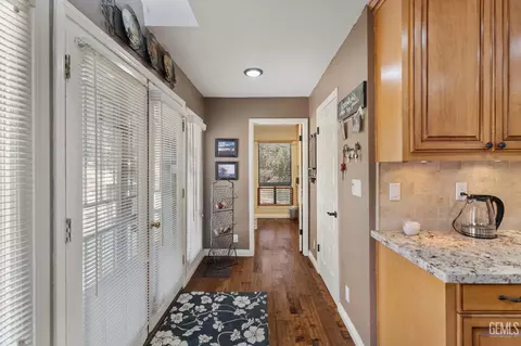 Entry Way - 21800 Quail Springs Rd, Tehachapi, CA 93561 photo 3 of 10