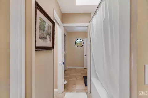 Entry Way - 21800 Quail Springs Rd, Tehachapi, CA 93561 photo 9 of 10