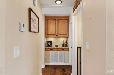 Entry Way - 21800 Quail Springs Rd, Tehachapi, CA 93561 photo 2 of 10