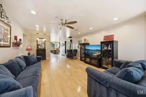 28241 Lancaster Rd, Lancaster, CA 93536 photo 4