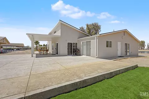 24929 Millux Rd, Arvin, CA 93203
