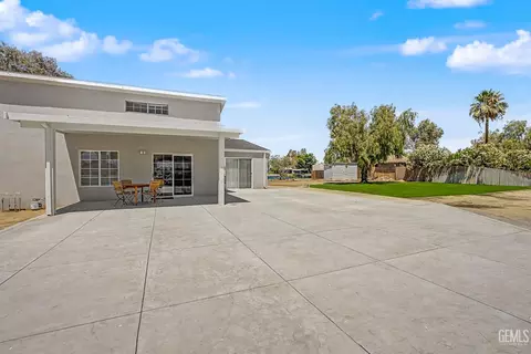 Exterior - 24929 Millux Rd, Arvin, CA 93203 photo 5 of 5