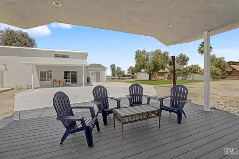 Exterior - 24929 Millux Rd, Arvin, CA 93203 photo 4 of 5