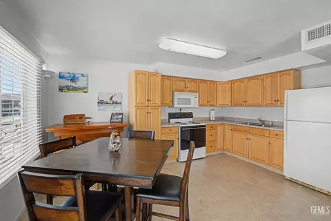 Kitchen - 24929 Millux Rd, Arvin, CA 93203 photo 2 of 2