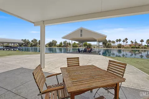 Exterior - 24929 Millux Rd, Arvin, CA 93203 photo 3 of 5
