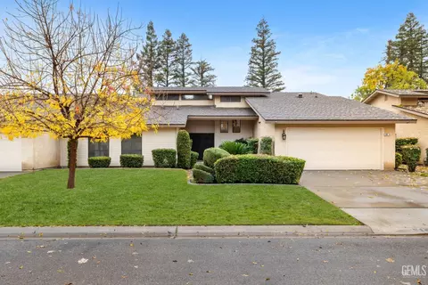 2200 El Portal Dr #14, Bakersfield, CA 93309