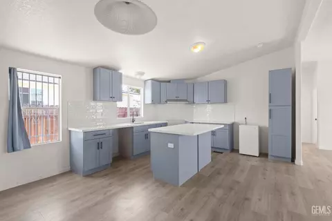 Kitchen - 404 Naylor Ave, Taft, CA 93268 photo 6 of 9