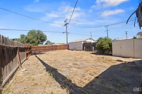Exterior - 404 Naylor Ave, Taft, CA 93268 photo 4 of 4