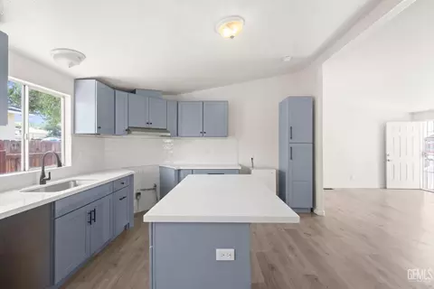 Kitchen - 404 Naylor Ave, Taft, CA 93268 photo 7 of 9