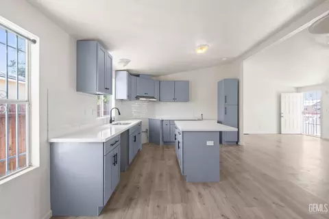 Kitchen - 404 Naylor Ave, Taft, CA 93268 photo 5 of 9