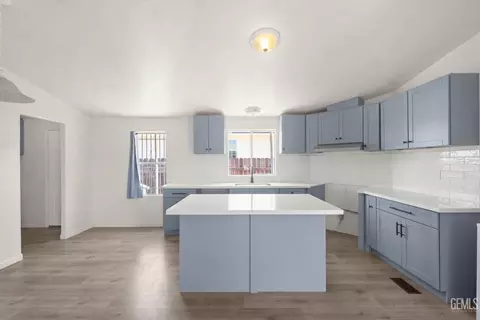 Kitchen - 404 Naylor Ave, Taft, CA 93268 photo 2 of 9