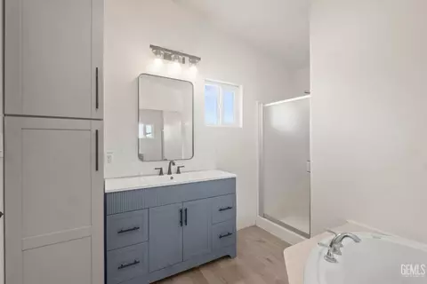 Bath - 404 Naylor Ave, Taft, CA 93268 photo 3 of 4