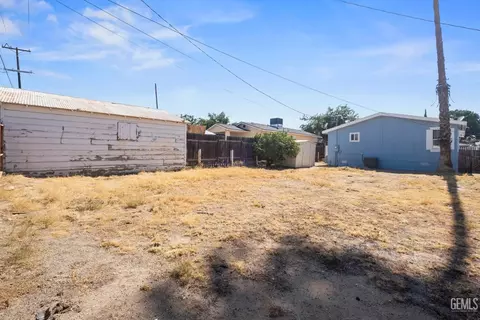 Exterior - 404 Naylor Ave, Taft, CA 93268 photo 2 of 4