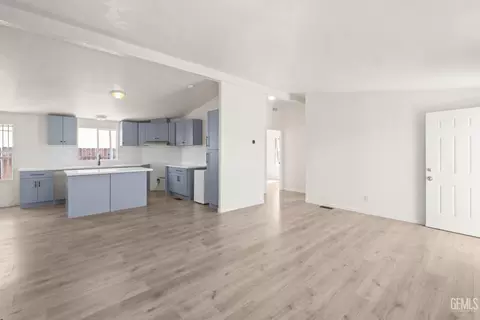 Living - 404 Naylor Ave, Taft, CA 93268 photo 3 of 3