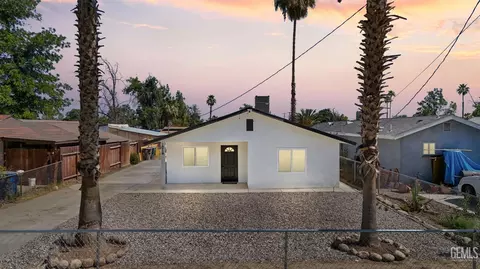 1014 E Casa Loma Dr, Bakersfield, CA 93307