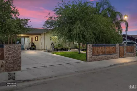 7812 W Georgetown Ave, Lamont, CA 93241
