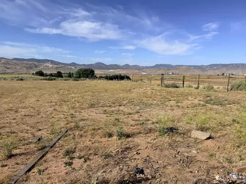 Exterior - 18701 Maurice Way, Tehachapi, CA 93561 photo 7 of 12
