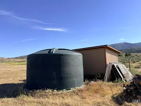 Exterior - 18701 Maurice Way, Tehachapi, CA 93561 photo 11 of 12