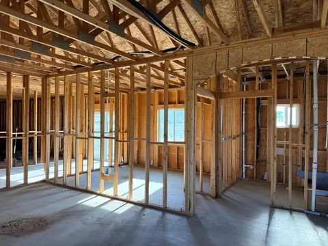 Entry Way - 18701 Maurice Way, Tehachapi, CA 93561 photo 4 of 5