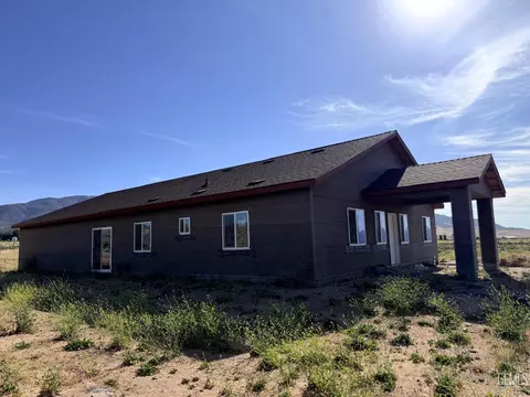 Exterior - 18701 Maurice Way, Tehachapi, CA 93561 photo 2 of 12