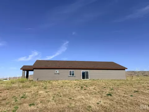 Exterior - 18701 Maurice Way, Tehachapi, CA 93561 photo 3 of 12
