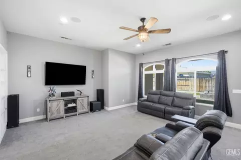 Other - 405 Hillard St, Taft, CA 93268 photo 2 of 19