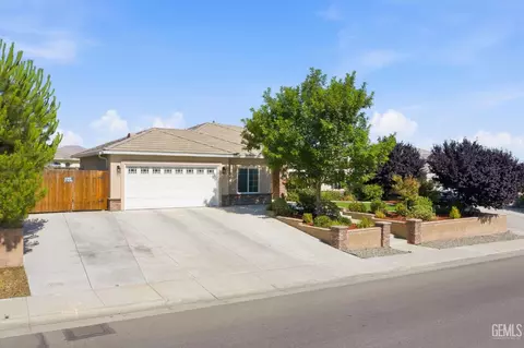 Exterior - 405 Hillard St, Taft, CA 93268 photo 4 of 11