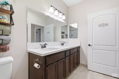 Bath - 405 Hillard St, Taft, CA 93268 photo 1 of 1