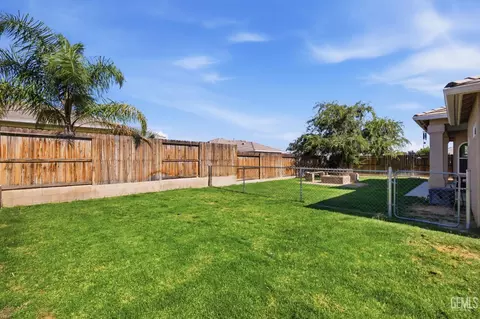 Exterior - 405 Hillard St, Taft, CA 93268 photo 10 of 11