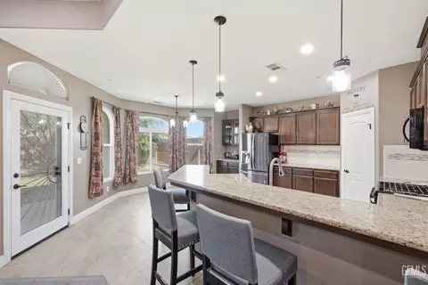 Kitchen - 405 Hillard St, Taft, CA 93268 photo 1 of 6