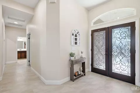 Entry Way - 405 Hillard St, Taft, CA 93268 photo 1 of 5