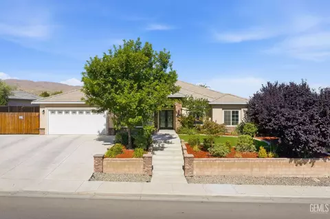 Exterior - 405 Hillard St, Taft, CA 93268 photo 2 of 11