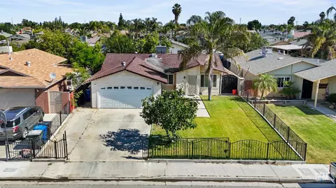 1016 Iris St, Wasco, CA 93280 photo 3