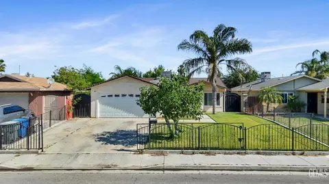 1016 Iris St, Wasco, CA 93280 photo 4