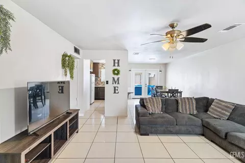 1016 Iris St, Wasco, CA 93280 photo 7