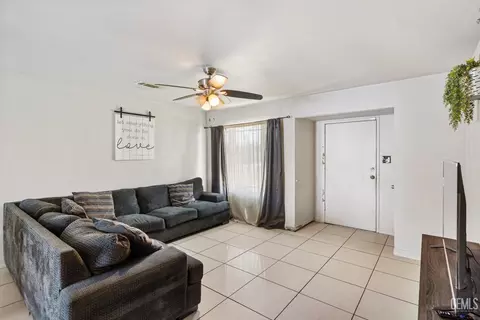 1016 Iris St, Wasco, CA 93280 photo 9