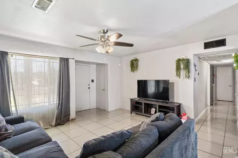 1016 Iris St, Wasco, CA 93280 photo 8