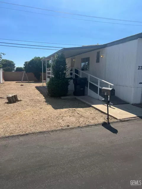 27 Tee Ln, Bakersfield, CA 93308