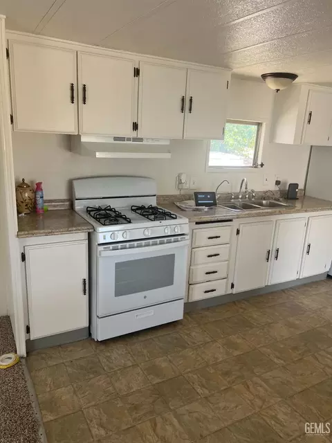 Kitchen - 27 Tee Ln, Bakersfield, CA 93308 photo 1 of 1