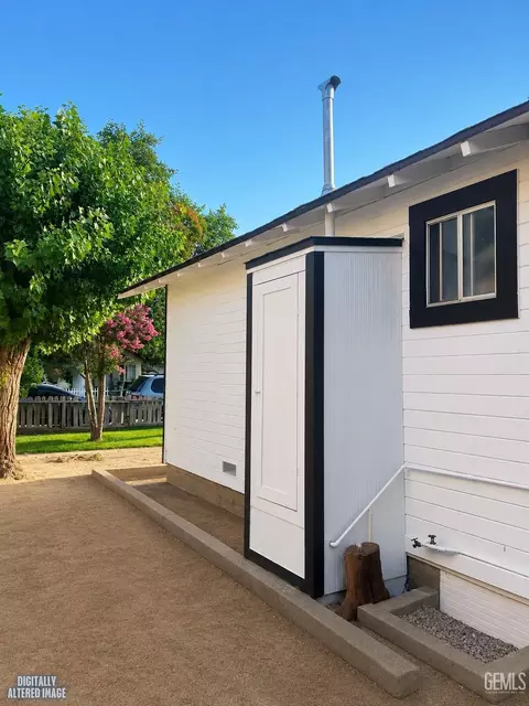 Exterior - 1073 12th St, Wasco, CA 93280 photo 7 of 7