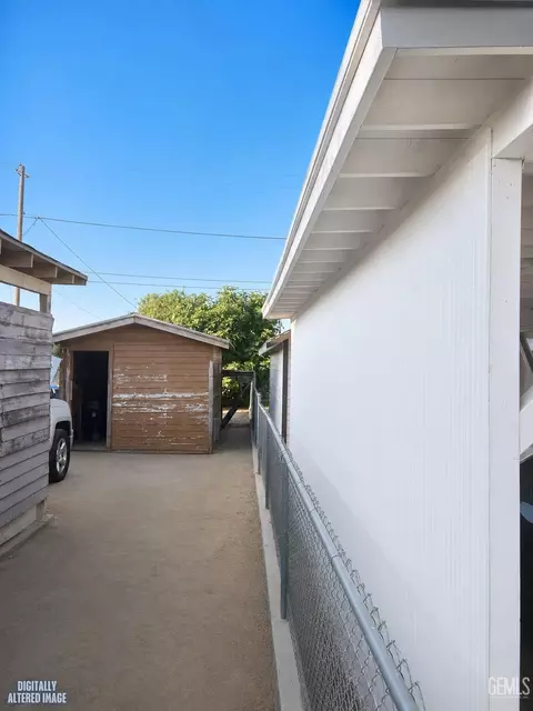 Exterior - 1073 12th St, Wasco, CA 93280 photo 4 of 7