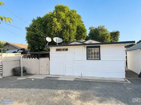 Exterior - 1073 12th St, Wasco, CA 93280 photo 2 of 7