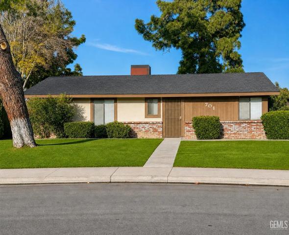 701 Deseret Way, Bakersfield, CA 93309