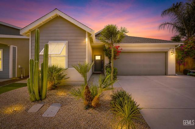 9716 Cobble Creek Dr, Shafter, CA 93263