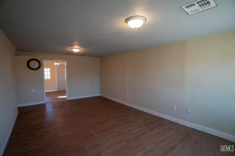 323 Birch St, Taft, CA 93268 photo 3